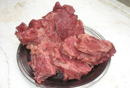 驴肉肉质鲜嫩可口,易于消化 是上好的滋补食物,做成干锅才过瘾 营养